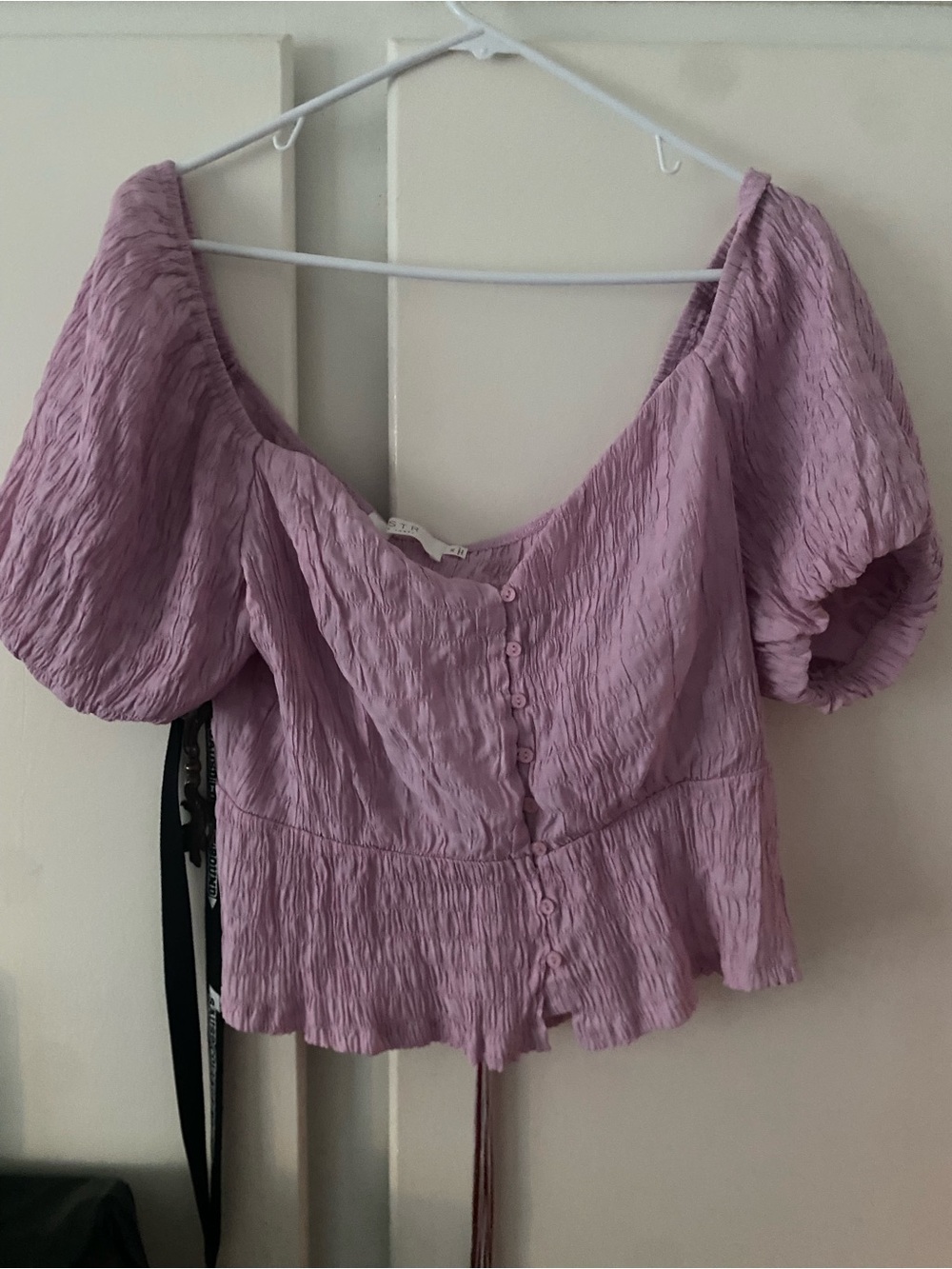 Astr Lilac Puff-Sleeve Button-Front Blouse